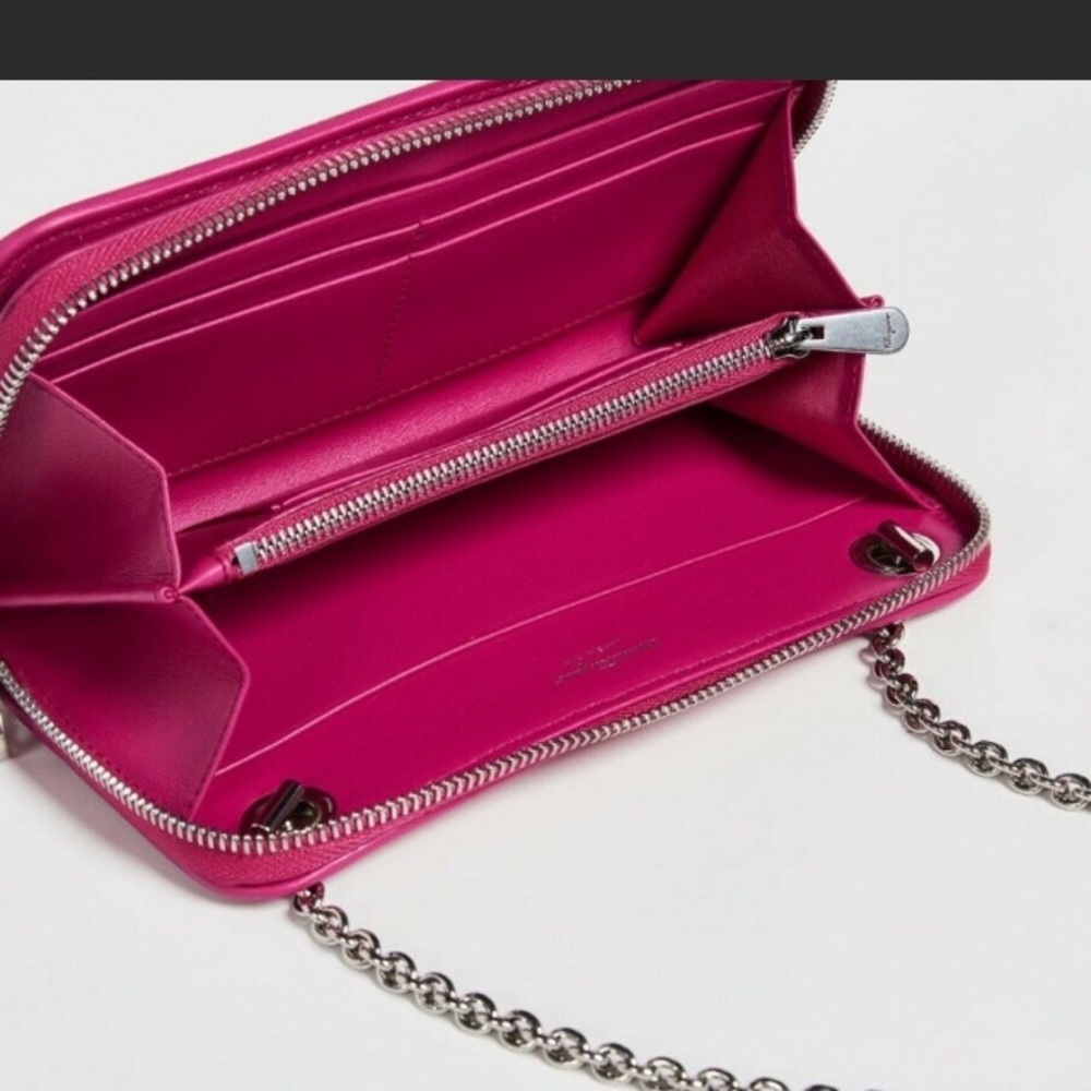 Salvatore Ferrágamo Pink Crossbody Wallet NWT 👛😍 - Picture 4 of 4